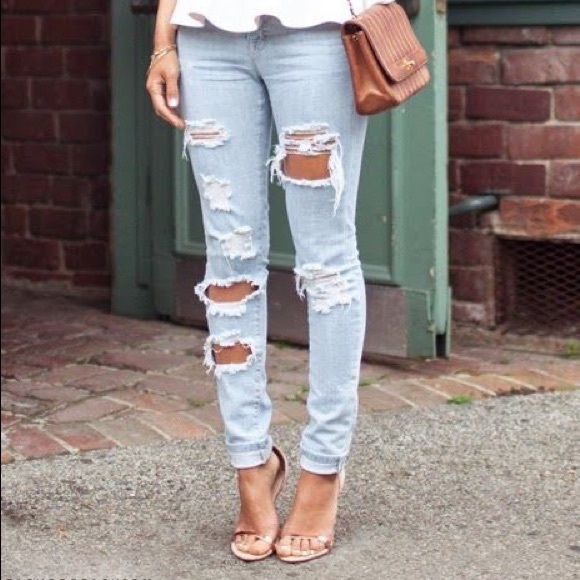 American Eagle Outfitters Denim - American Eagle size 8 skinny distressed jeans